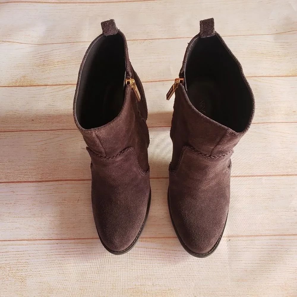 Nine West Suede Block Heel Almond Toe Ankle Boots Booties Dark Brown Size 8M